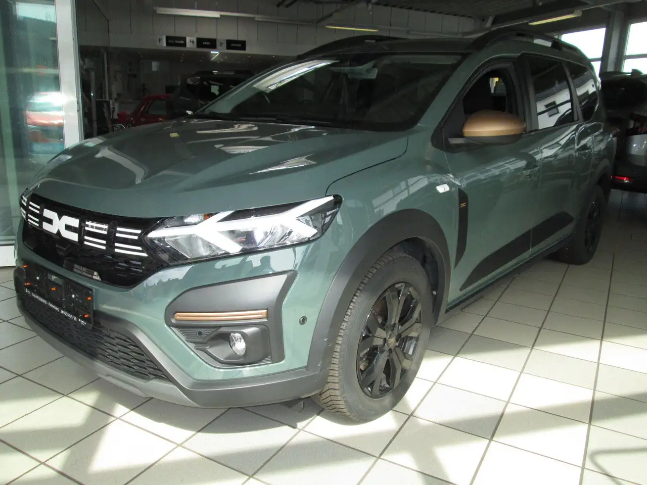 Dacia Jogger Extreme*KLIMAAUTOM*RÜCKFAHRKAMERA*7 SITZE — photo 1 of 25