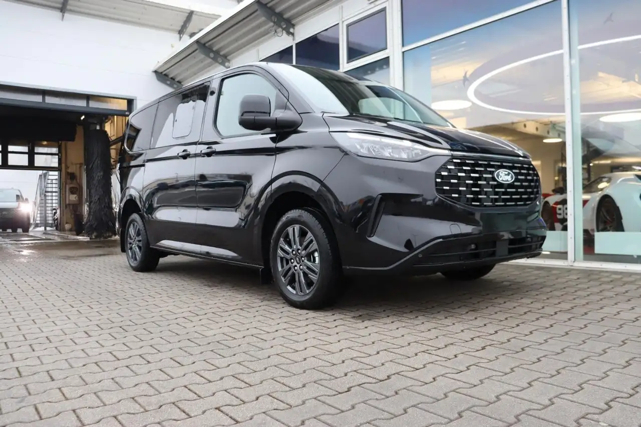 Ford Tourneo Custom Titanium 2.0 EcoBlue 320/L1 AHK — photo 1 of 40