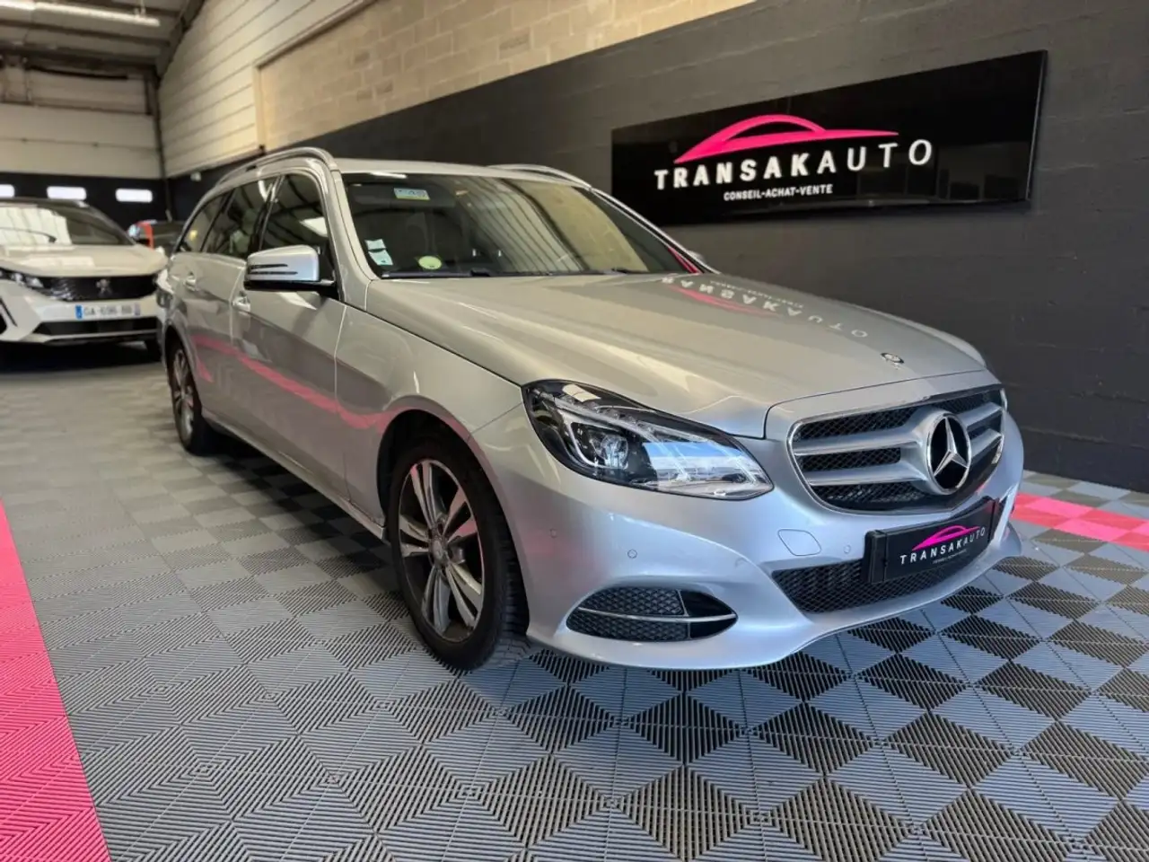 Mercedes-Benz E 220 220 Break 2.1 CDI Bluetec 170 cv Business Executive — photo 1 of 40