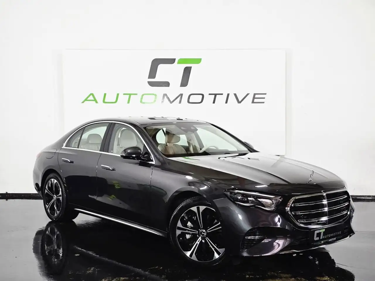 Mercedes-Benz E 300 de Exclusive Premium 4Matic Aut. — photo 1 of 12