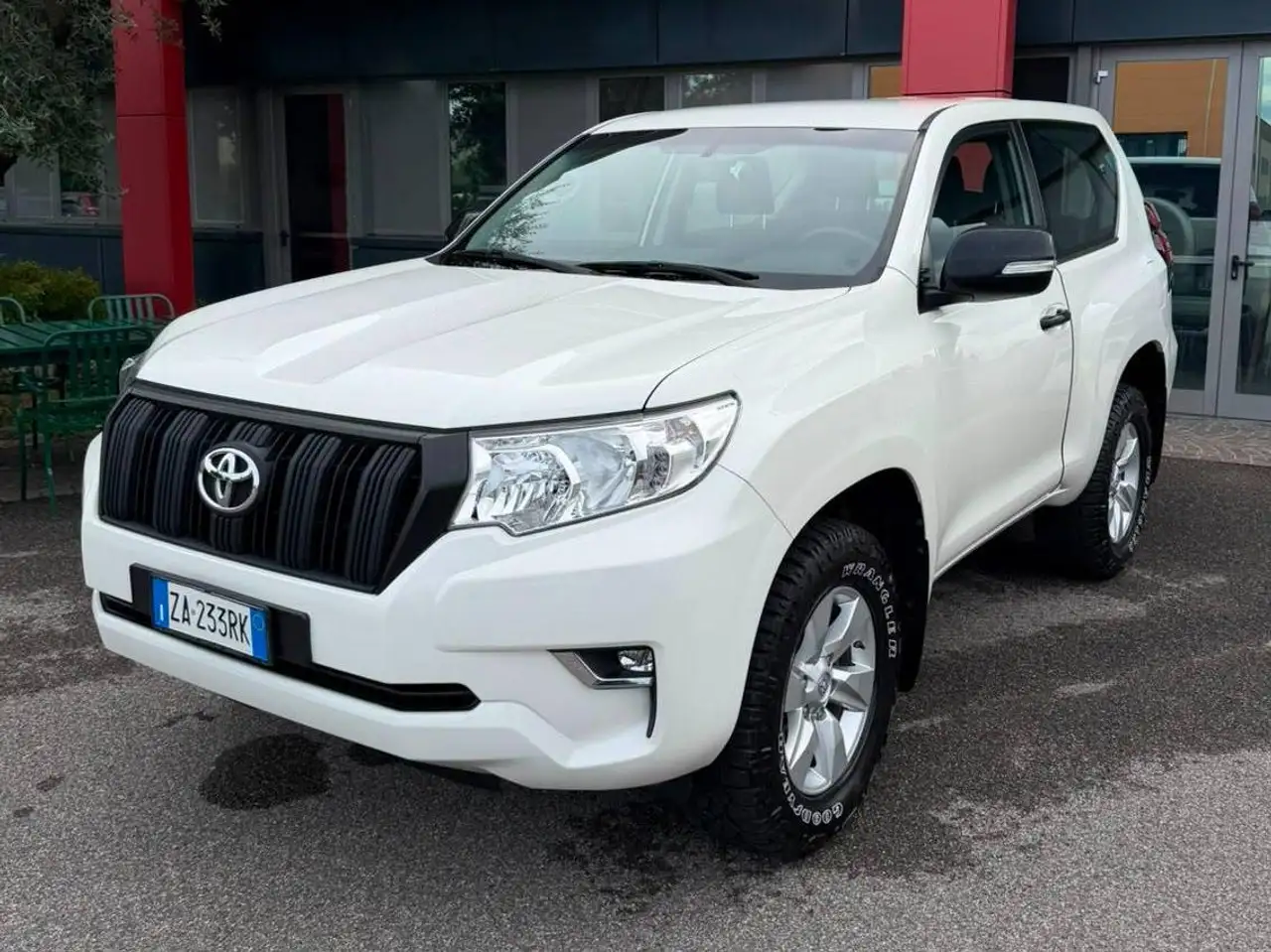 Toyota Land Cruiser Land Cruiser 2018 3p 3p 2.8 d-4d Active my19 — photo 1 of 15
