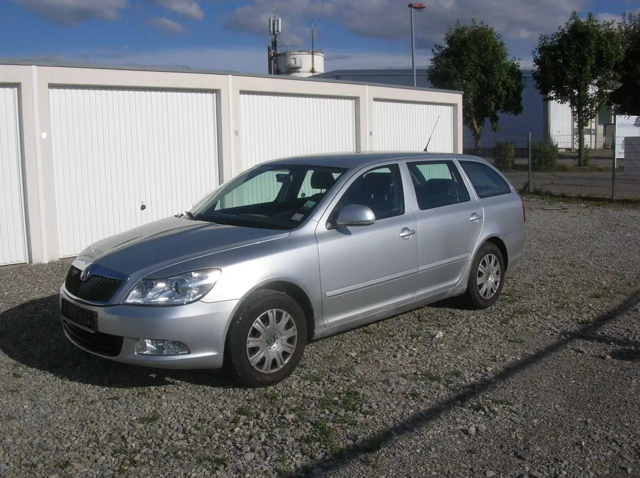 Skoda Octavia 1.8 Ambiente - Klima - Tüv 1/2028 — photo 1 of 13