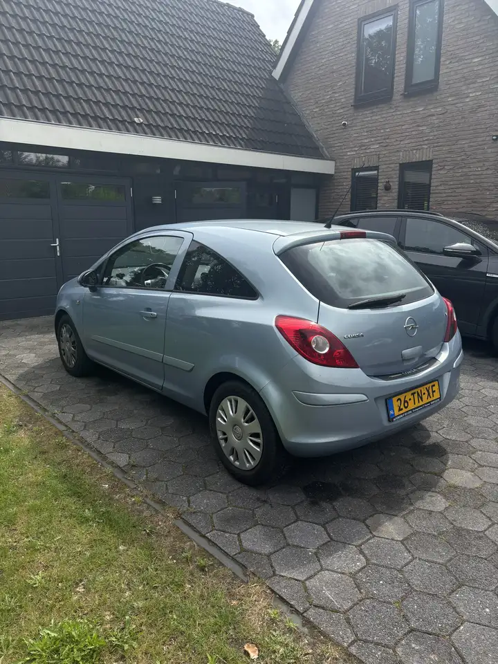 Opel Corsa 1.2-16V Enjoy — photo 1 of 16