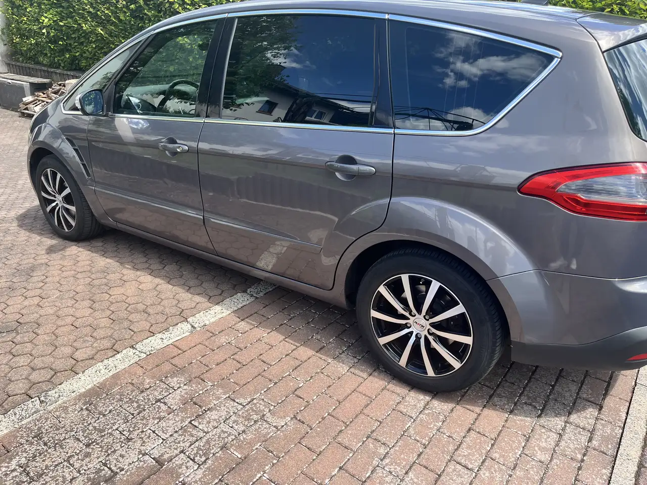 Ford S-Max 1.6 EcoBoost Start Stopp System Trend — photo 1 of 15