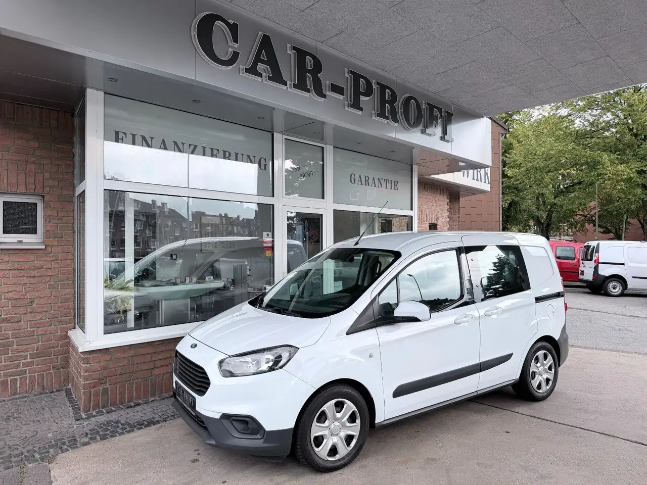 Ford Transit Courier Kombi Klima/%-Sitze/Bluetooth — photo 1 of 19