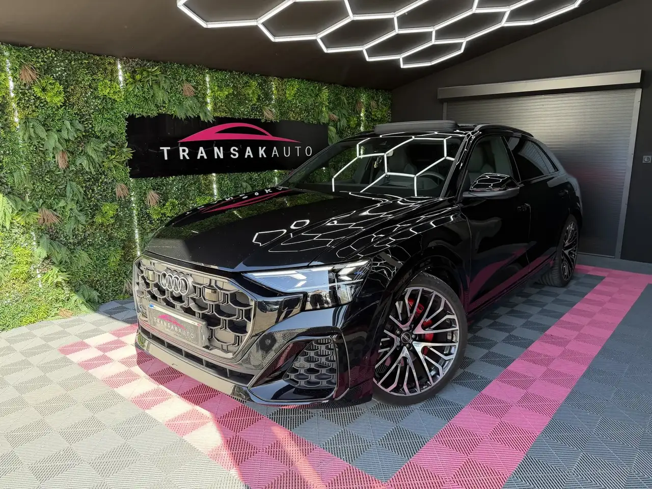 Audi Q8 60 TFSI e quattro Competition — photo 1 of 40