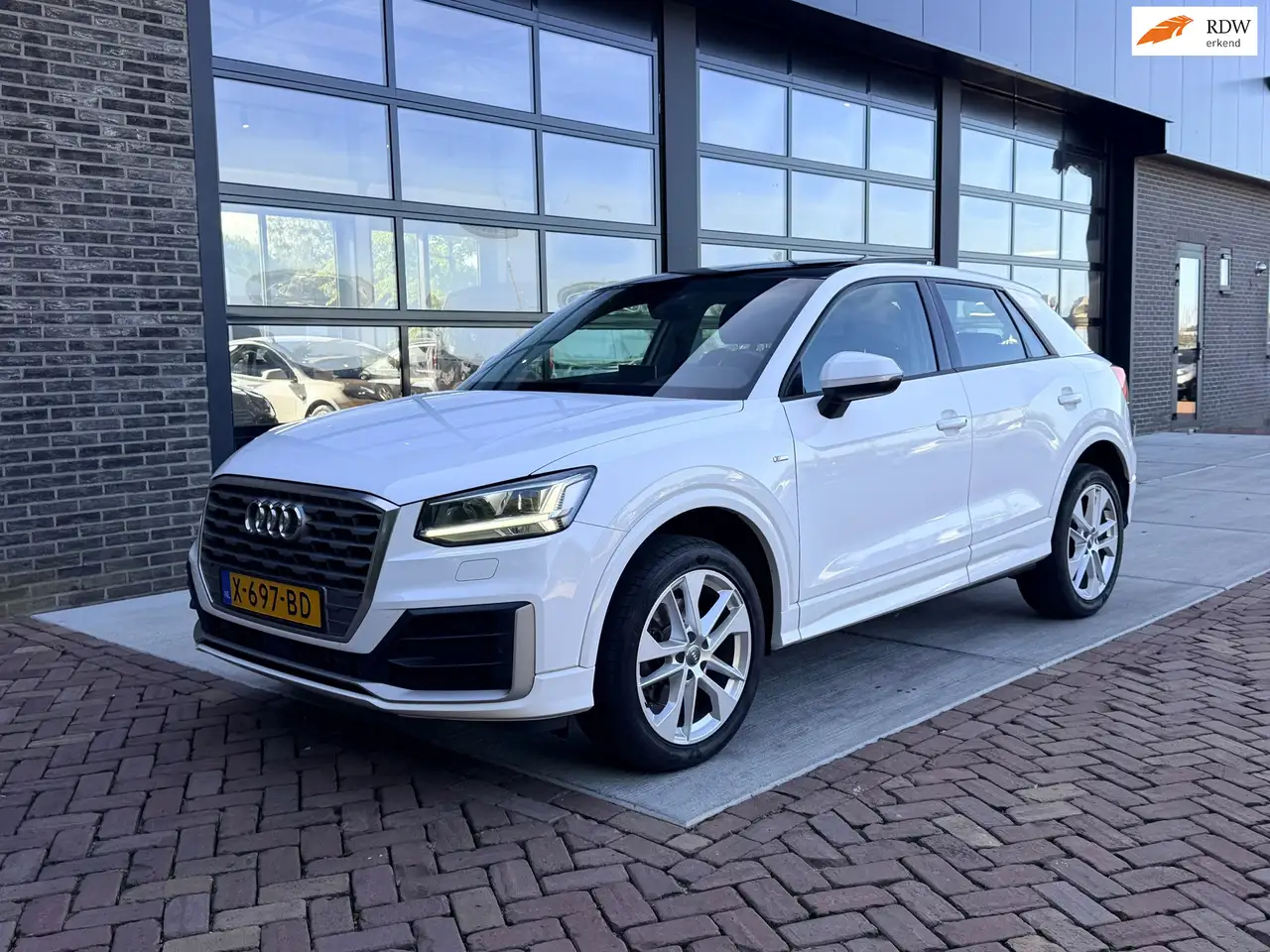 Audi Q2 1.4 TFSI CoD Launch Edition | Pano | Stoelver | LE — photo 1 of 28