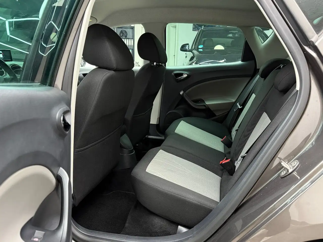 2014 SEAT Ibiza 1.2TSI Lim. Style Autom. SHZ PDC Bluetooth, photograph 12