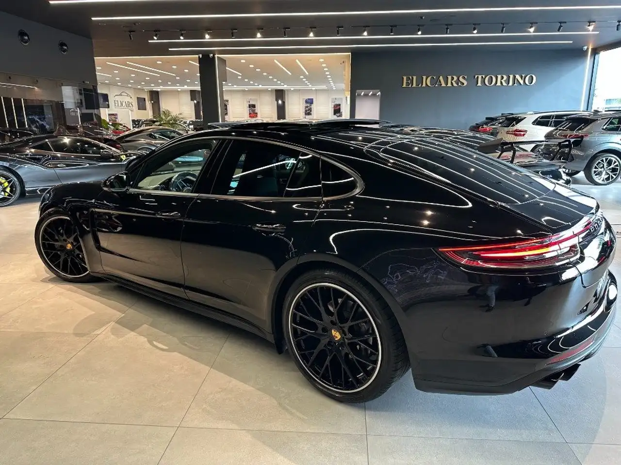 Porsche Panamera 3.0 — photo 1 of 15