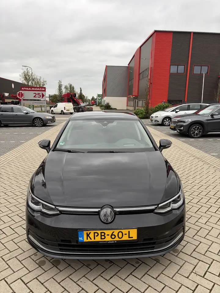 Volkswagen Golf 1.5 eTSI R-Line Bns+ — photo 1 of 16
