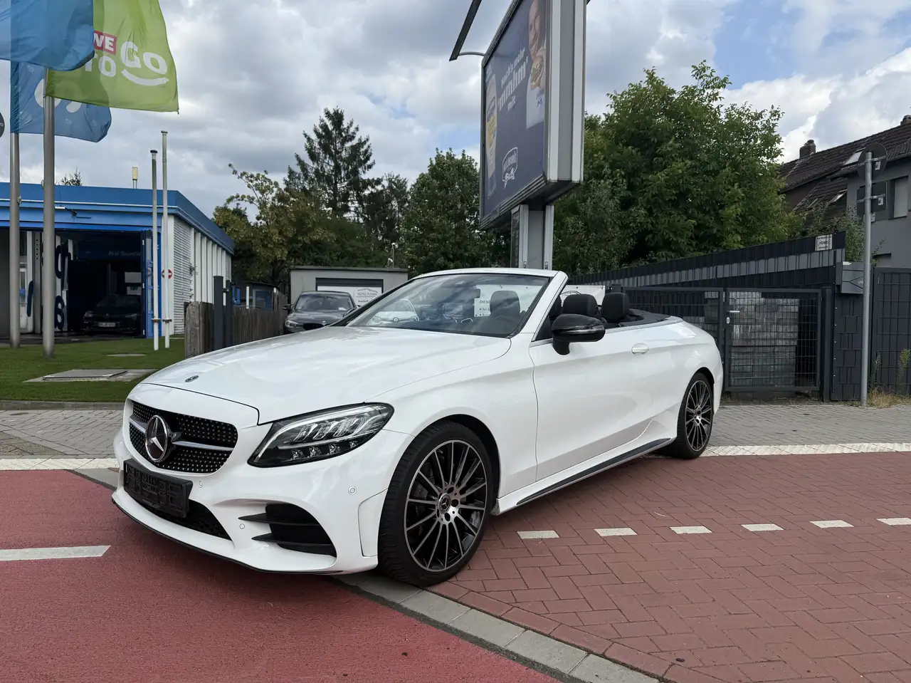 Mercedes-Benz C 200 FACELIFT / AMG LINE / CABRIO / SHZ / RÜCKFAHR./ — photo 1 of 11