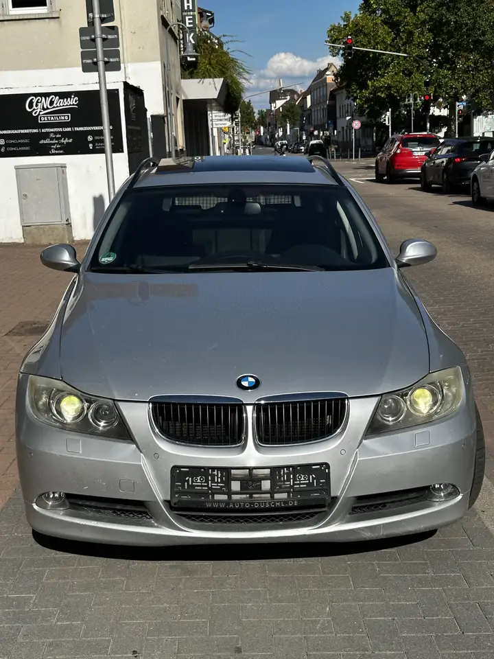 BMW 320 320i Touring Aut. Tüv Navi Leder — photo 1 of 13