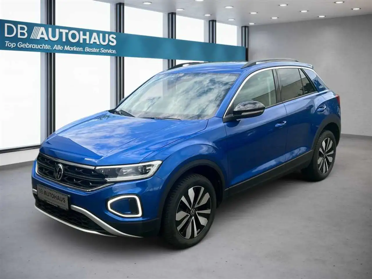 Volkswagen T-Roc Goal 2.0 TDI DSG — photo 1 of 24