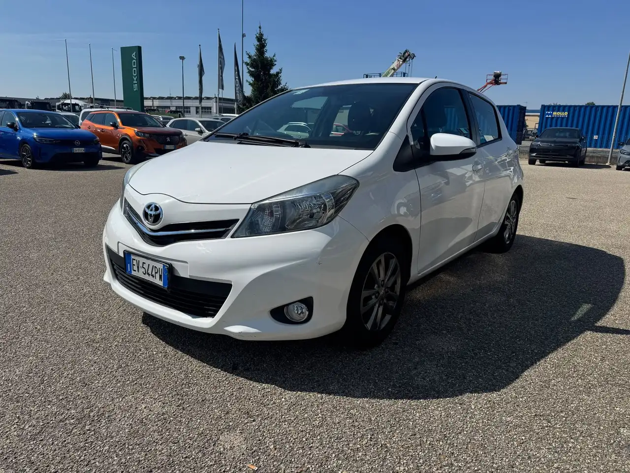 Toyota Yaris 1.0 luonge gpl — photo 1 of 10