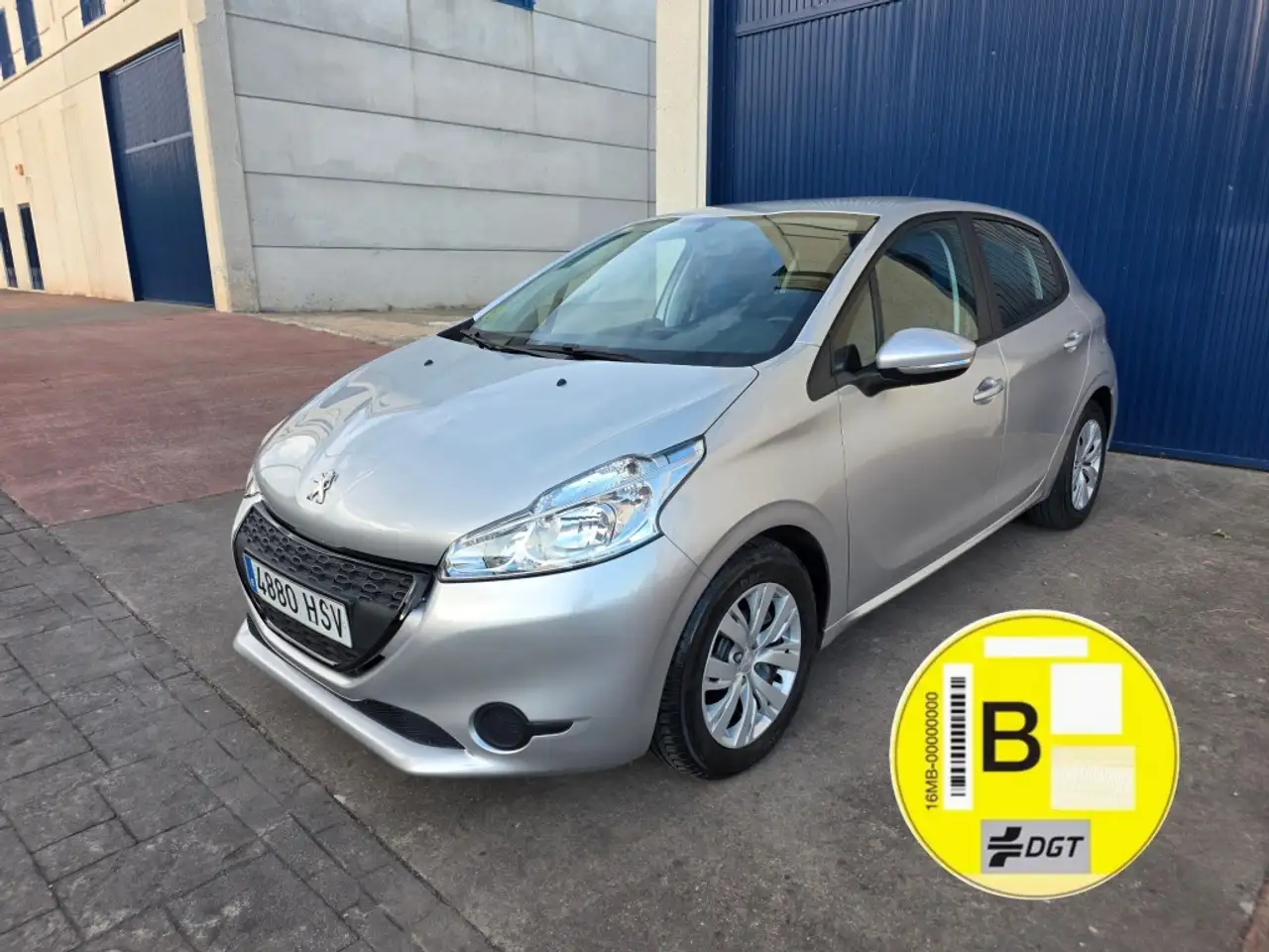 Peugeot 208 1.4HDi Active — photo 1 of 33