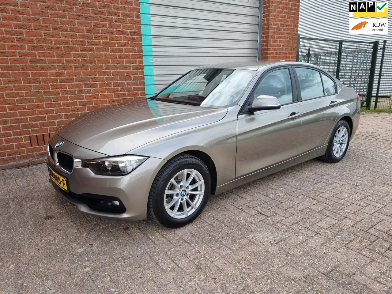 BMW 318 3-serie 318i Essential Sedan Navi! Automaat! Bj:20 — photo 1 of 36