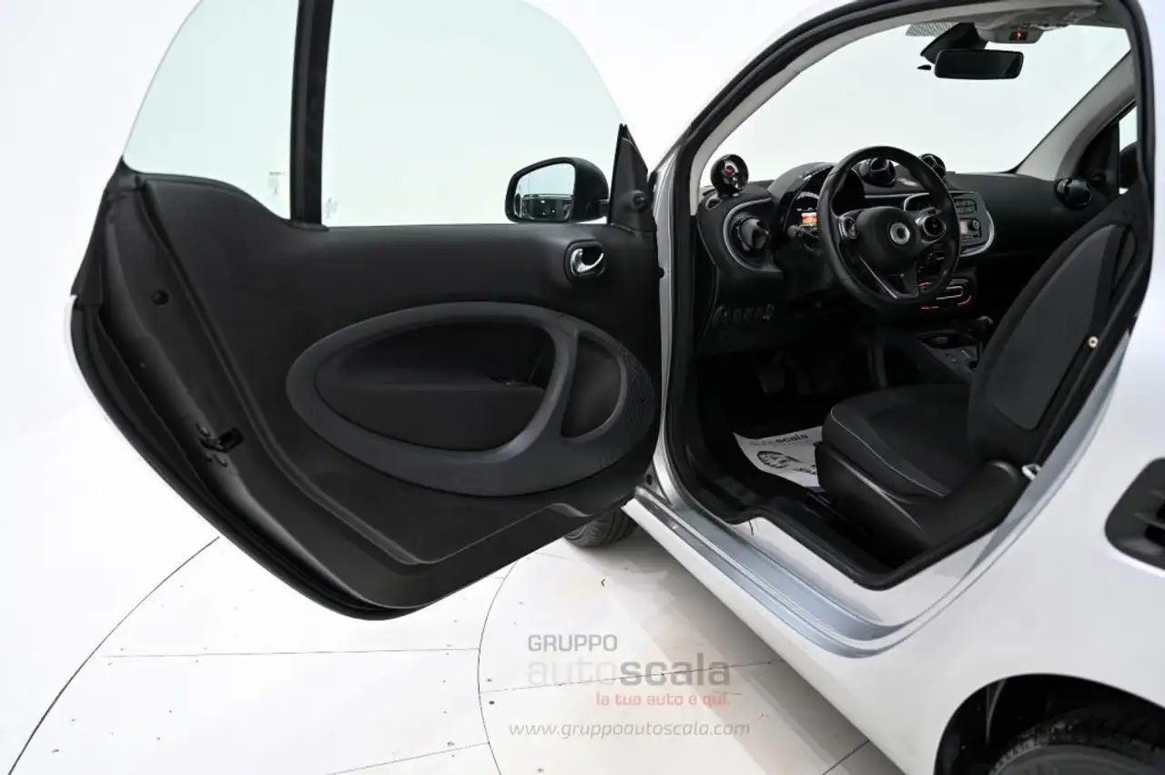 smart forTwo 1.0 70cv Twinamic Passion — photo 1 of 14