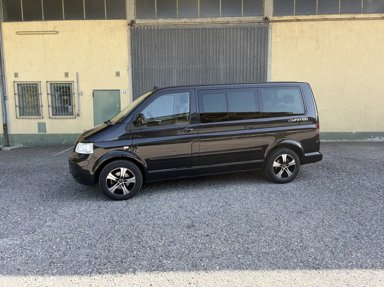 Volkswagen T5 Multivan DPF United — photo 1 of 17