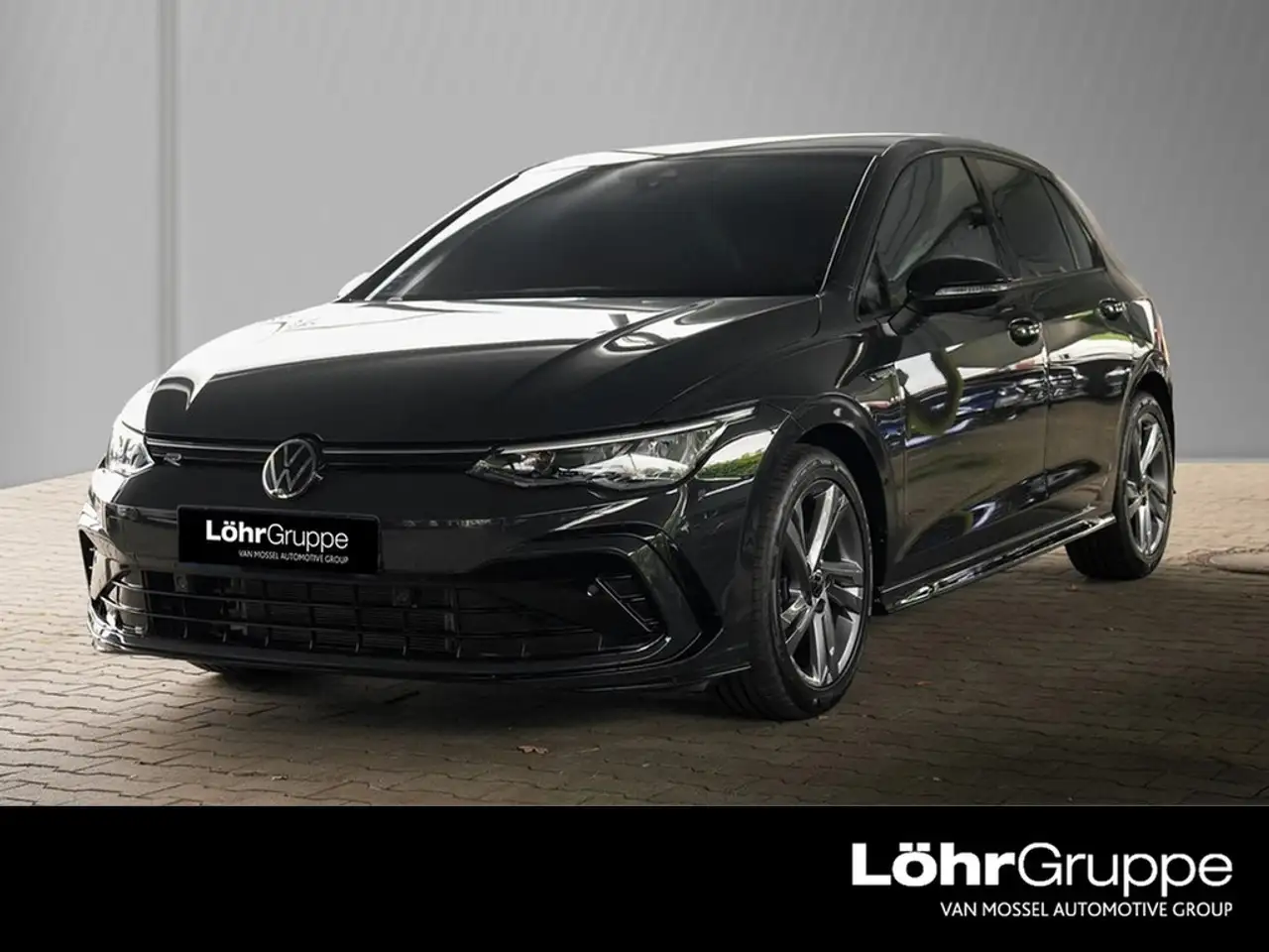 Volkswagen Golf VIII 1,5 eTSI R-Line DSG,AHK,Kamera,LED,ALU 17"... — photo 1 of 15