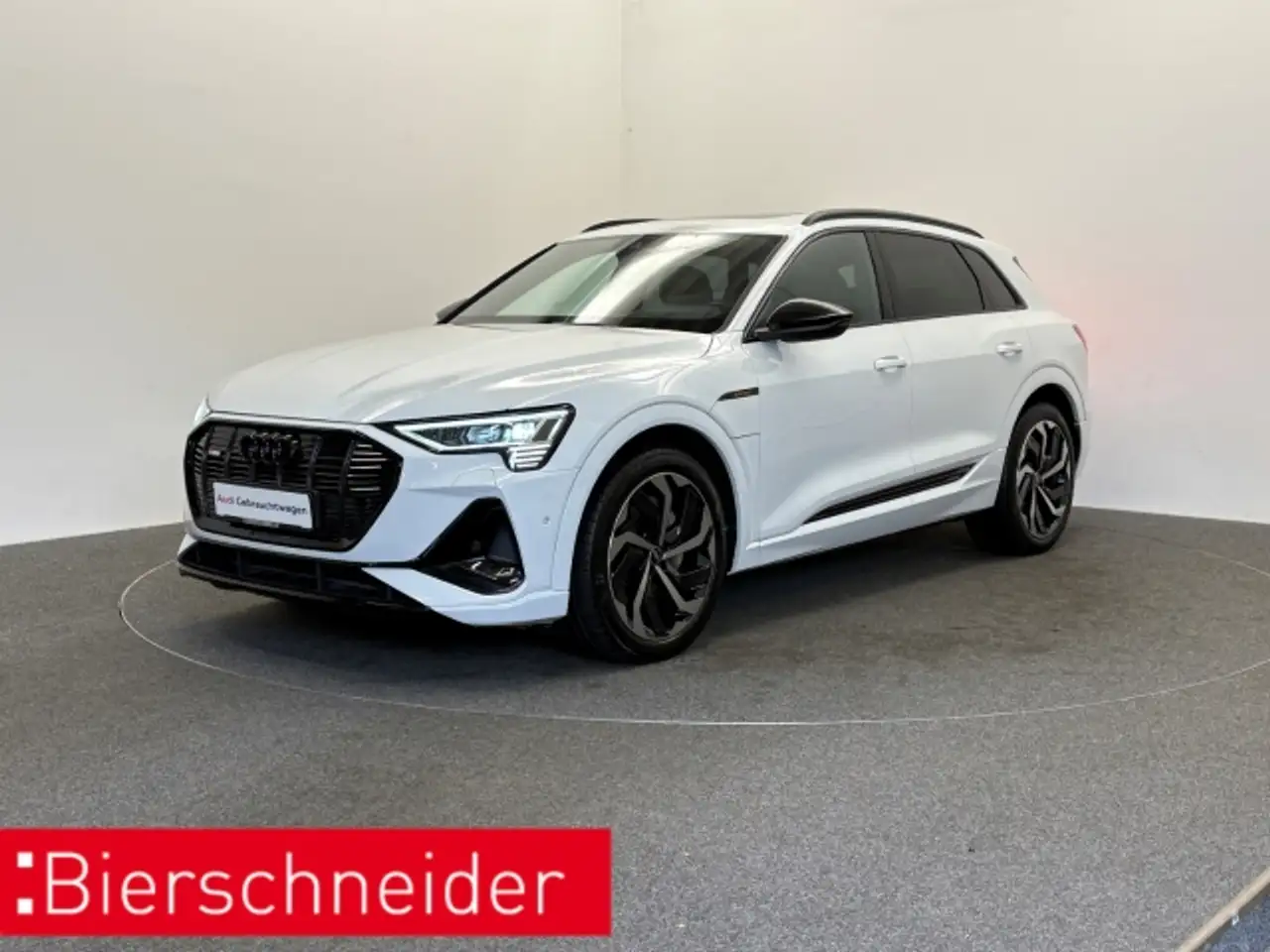 Audi e-tron 55 qu 2x S line MATRIX 21 PANO AHK NAVI ACC LEDER — photo 1 of 15
