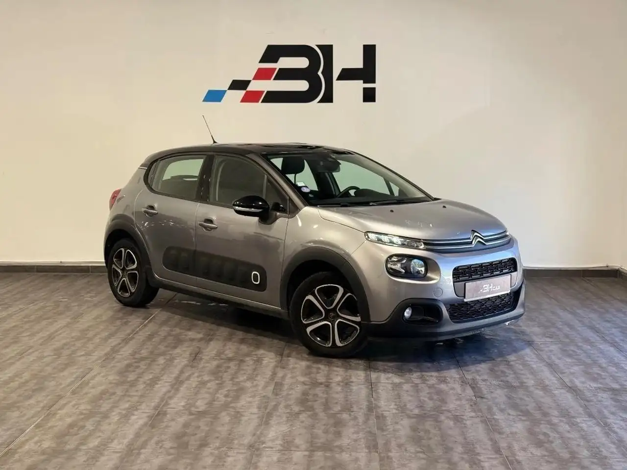 Citroen C3 GENERATION-III 1.2 PURETECH 80CV SHINE / CARPLAY / SUIVI ENTRETIEN / GARANTIE 3 MOIS / — photo 1 of 29