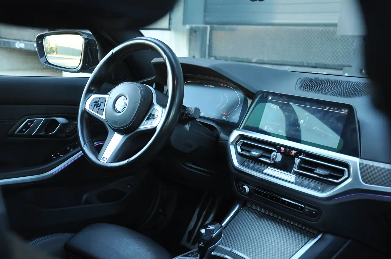 2020 BMW 340 M340i Touring xDrive, photograph 11