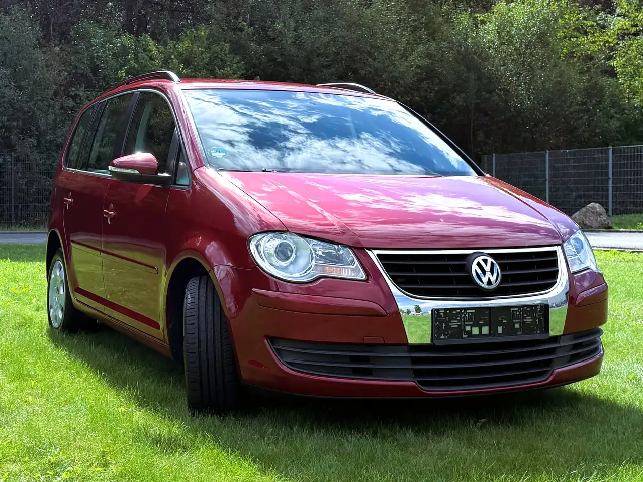Volkswagen Touran Touran 1.4 TSI EcoFuel Trendline — photo 1 of 18