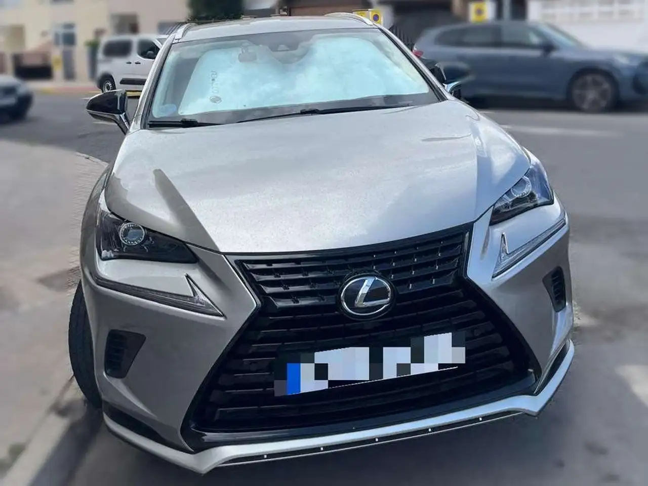 Lexus NX 300h 2.5 Premium 2WD — photo 1 of 4