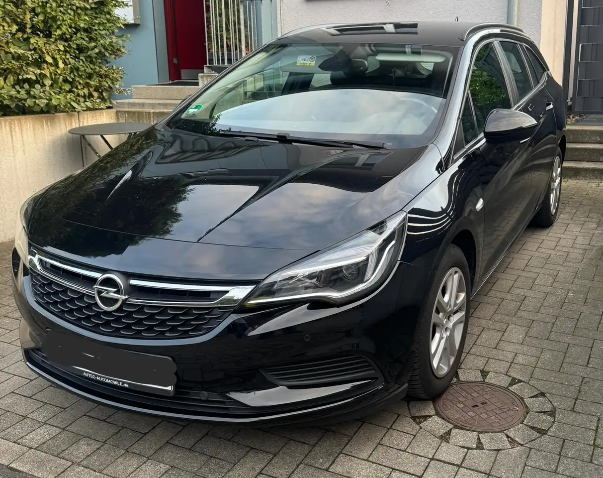 Opel Astra 1.0 Turbo Start/Stop Sports Tourer Edition — photo 1 of 12