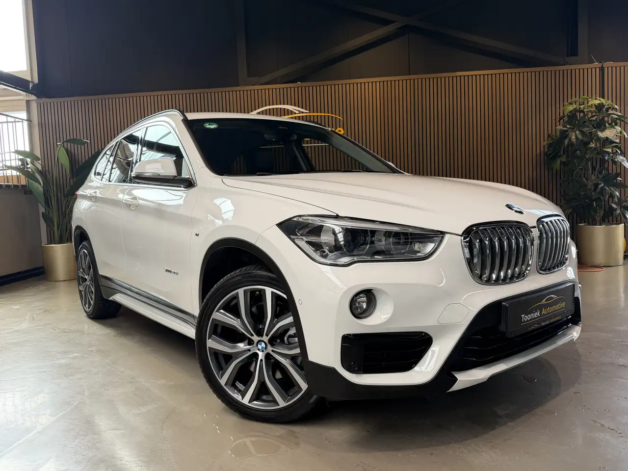 BMW X1 sDrive20i Executive M-PAKKET AUTOMAAT | LEDER | NA — photo 1 of 29