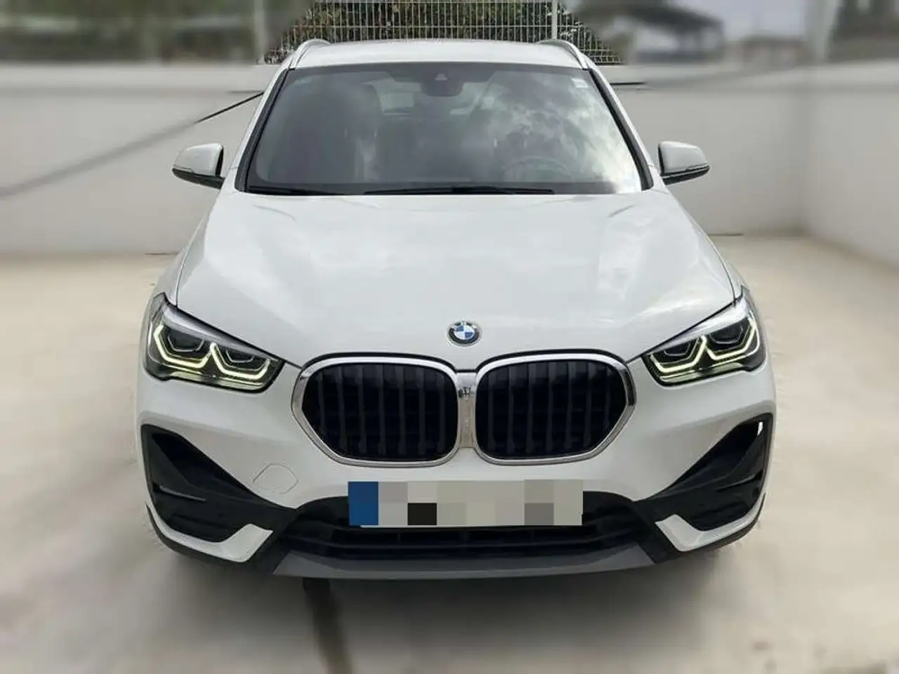 BMW X1 sDrive 18dA Corporate — photo 1 of 15