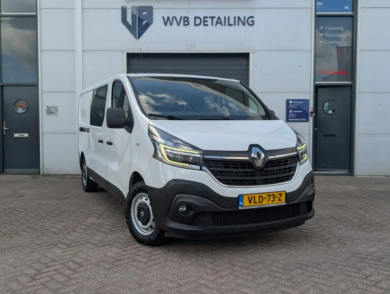 Renault Trafic 2.0 dCi T29 L2H1DCCo — photo 1 of 18