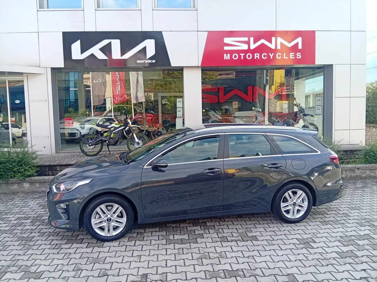 Kia Ceed SW / cee'd SW BUSINESS CLUB GPL — photo 1 of 15