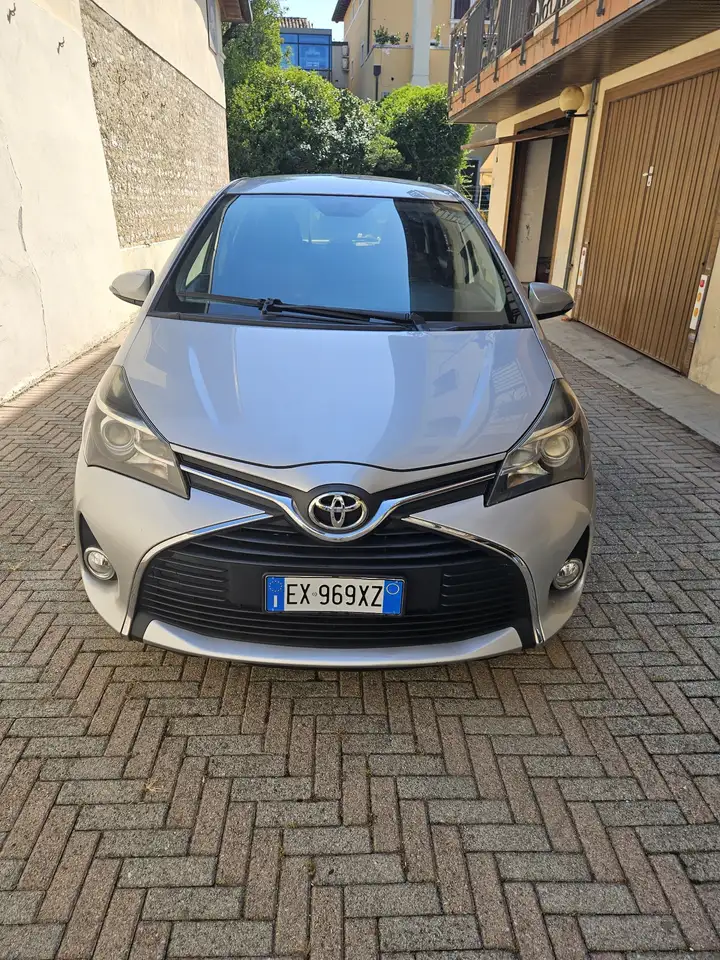 Toyota Yaris 5p 1.4 d-4d Active — photo 1 of 11