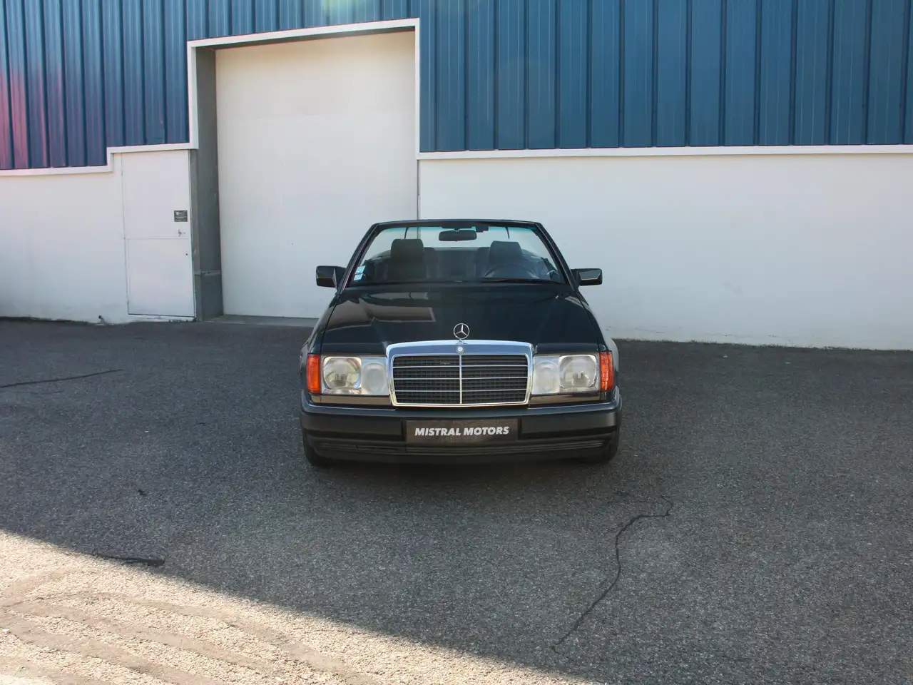 Mercedes-Benz 300 MERCEDES 300 3.0 i Cabriolet 300 CE-24 220 CH 6 cylindres — photo 1 of 32