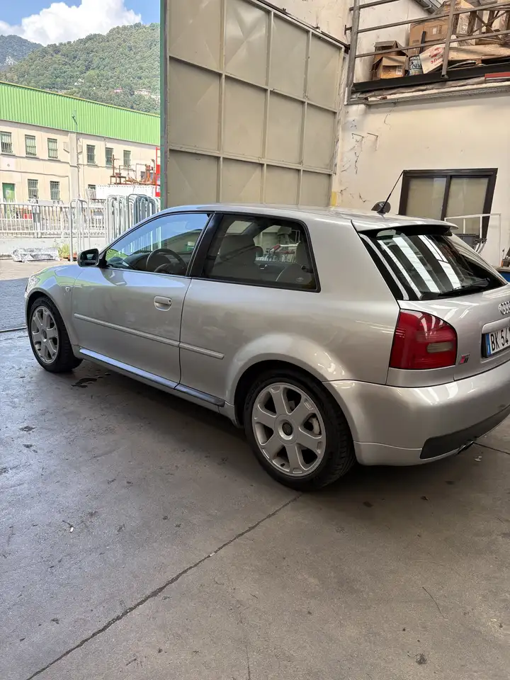 Audi S3 1.8 quattro — photo 1 of 8