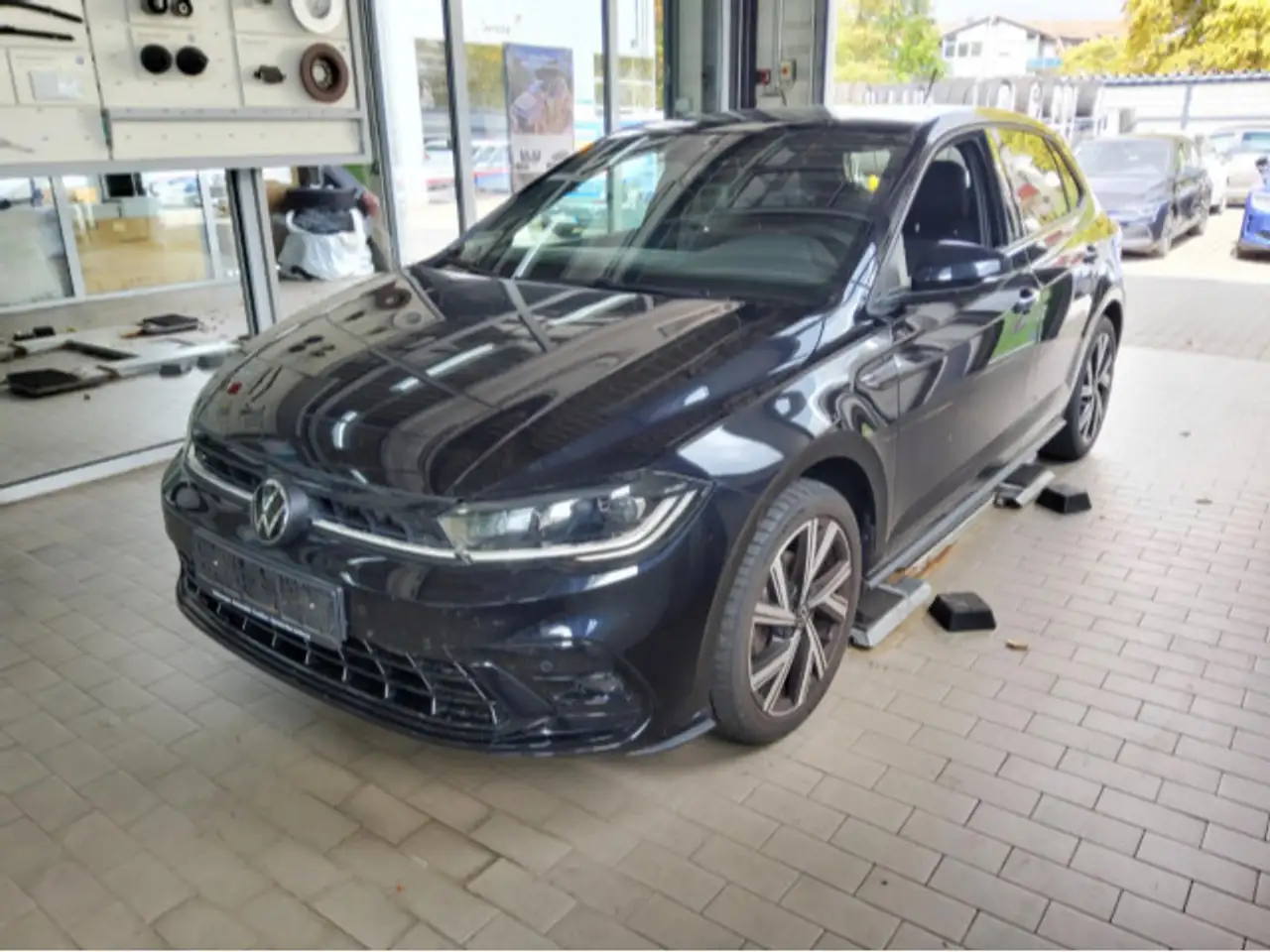 Volkswagen Polo 1.0 TSI DSG R-Line Navi IQ.LIGHT - LED-Mat — photo 1 of 6
