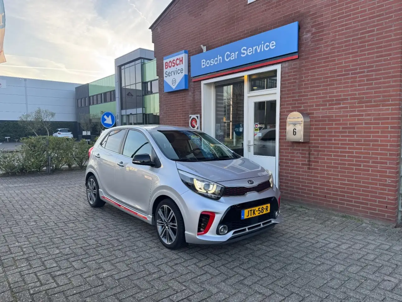 Kia Picanto 1.2 62kW GT-Line Automaat 5-drs — photo 1 of 38
