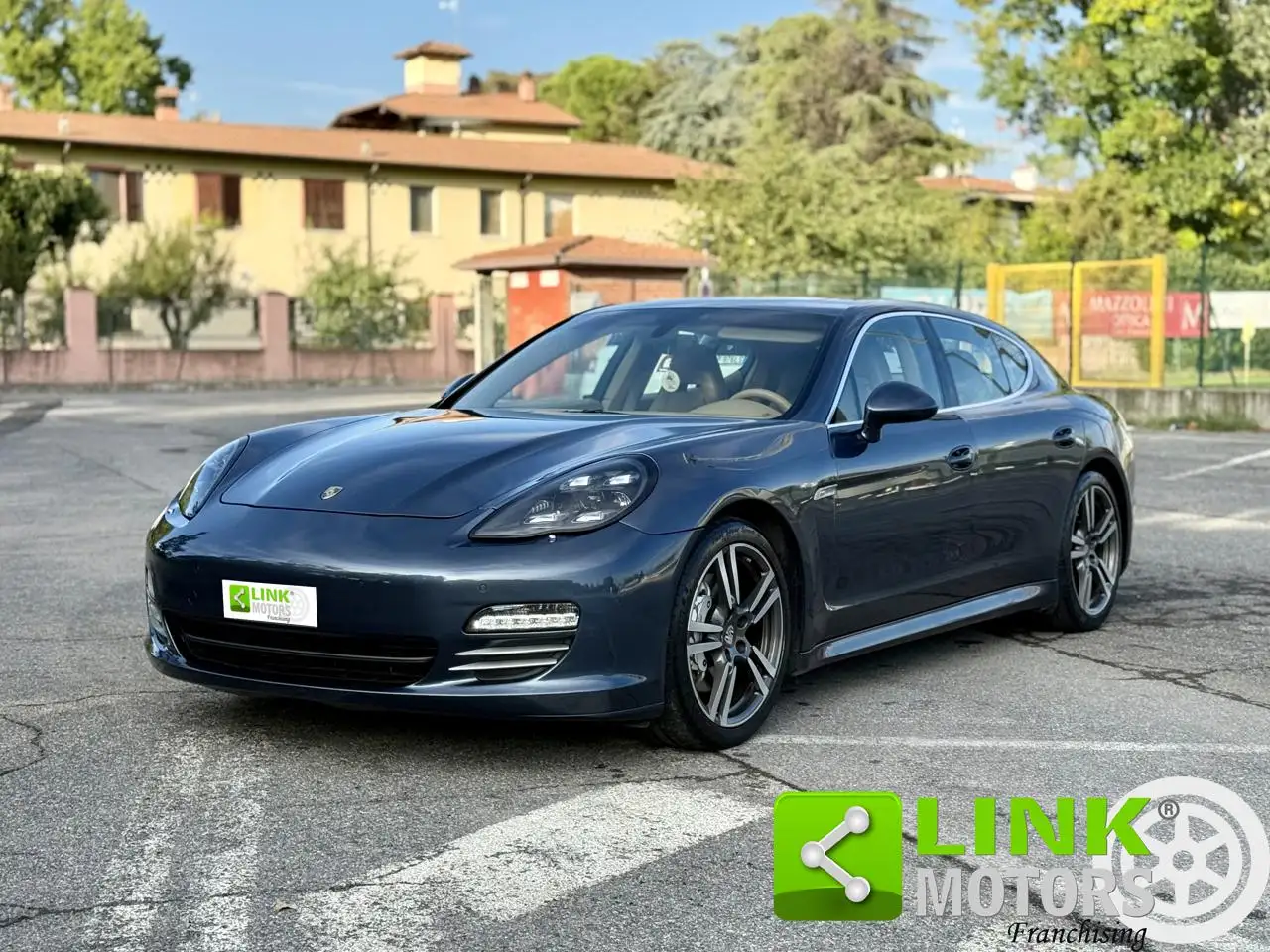 Porsche Panamera 4s — photo 1 of 15