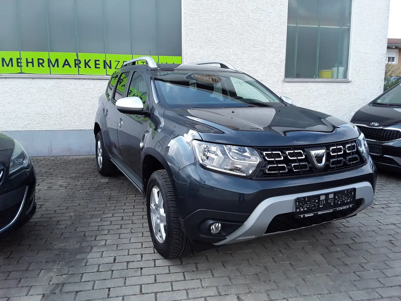 Dacia Duster Urban — photo 1 of 18