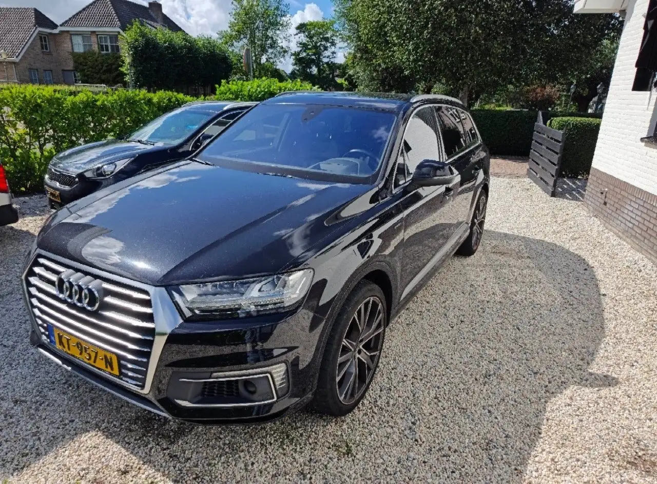 Audi Q7 3.0 TDI e-tr. q. Sp. — photo 1 of 11