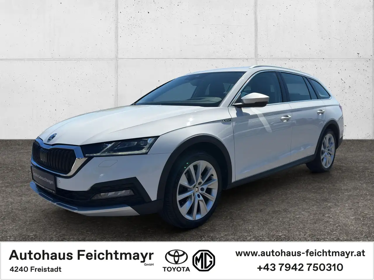 Skoda Octavia Kombi Scout 2,0 TDI DSG 4x4 5t. — photo 1 of 11