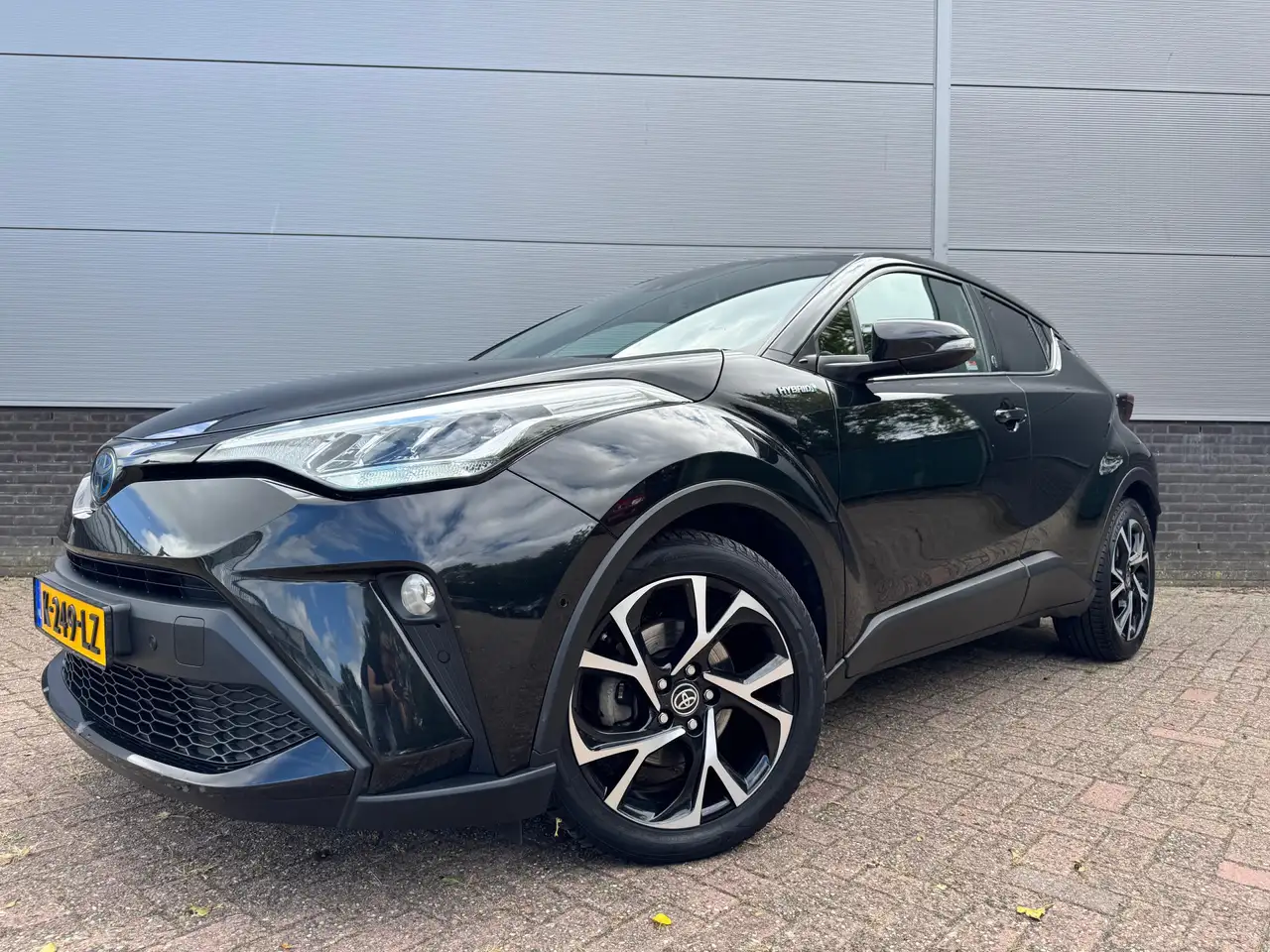 Toyota C-HR 2.0 Hybrid Dynamic Limited Stoel & Stuur verwarmin — photo 1 of 19