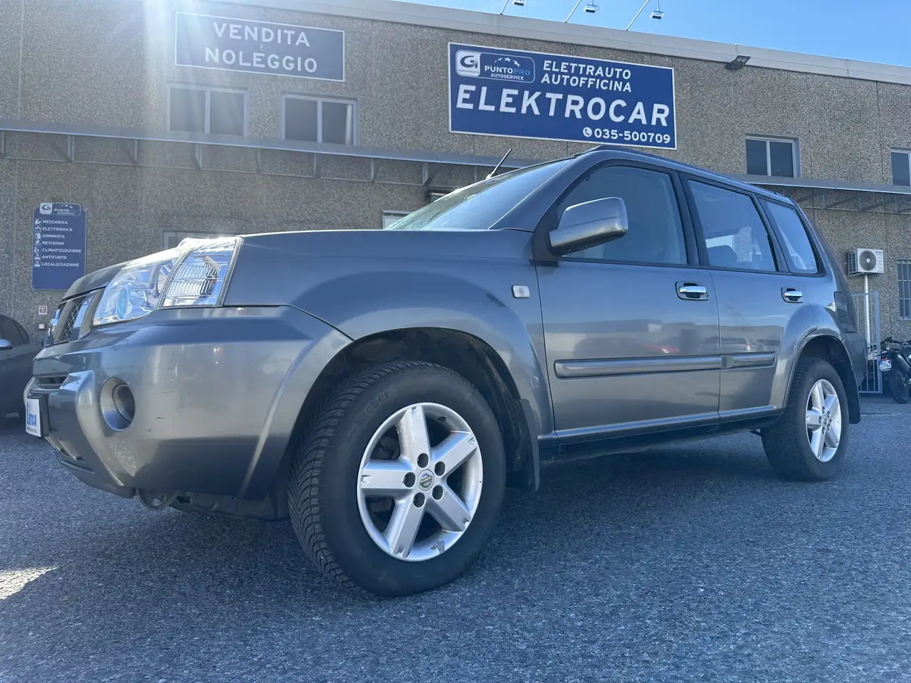Nissan X-Trail 2.2 dci Elegance Columbia — photo 1 of 15