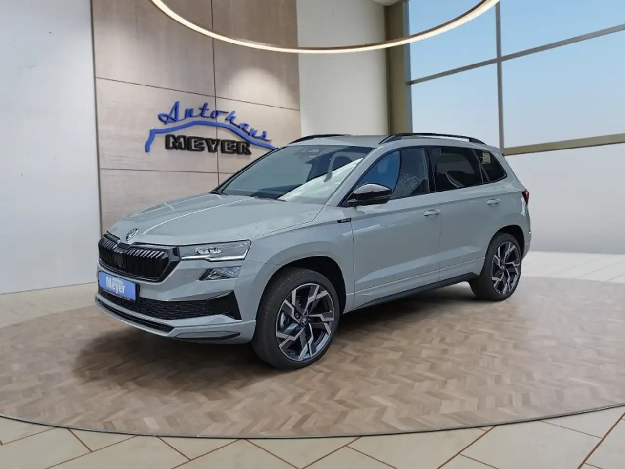 Skoda Karoq Sportline 2,0TSI DSG AHK/4*J.Gar/Navi/Matrix * — photo 1 of 40
