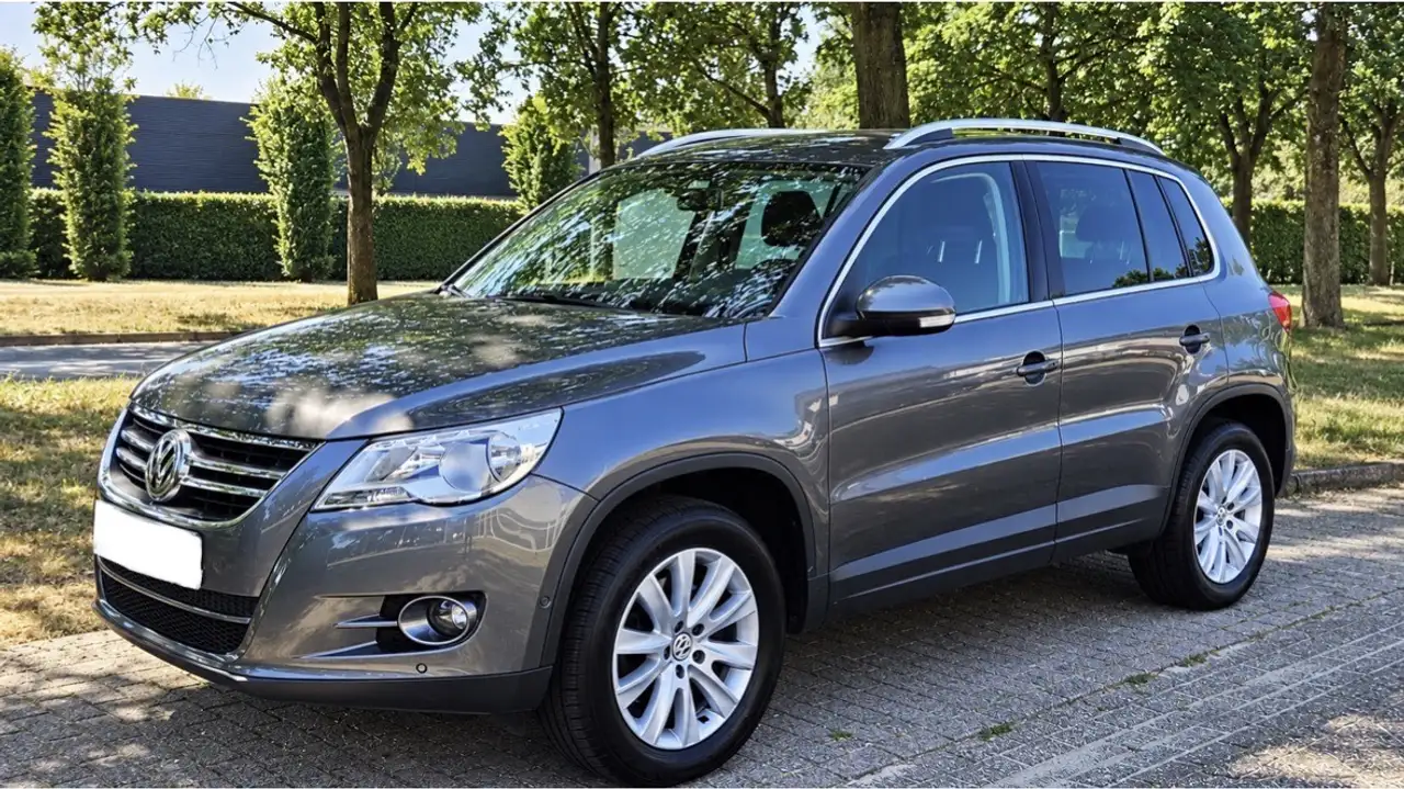 Volkswagen Tiguan — photo 1 of 18
