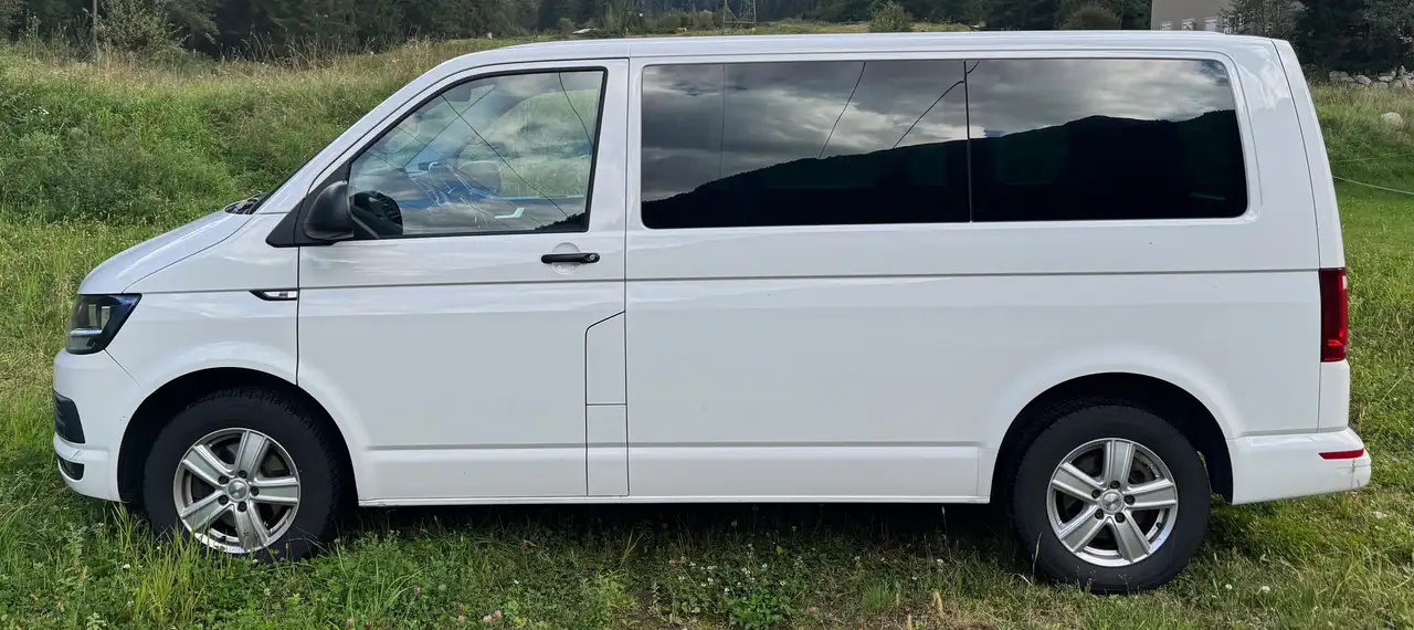 Volkswagen T6 Multivan VW Multivan Trendline 2,0 TDI BMT — photo 1 of 15