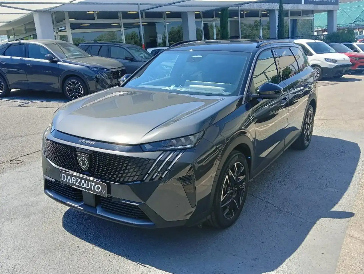 Peugeot 5008 GT Hybrid 145 e-DCS6 7 Posti + Pack — photo 1 of 15