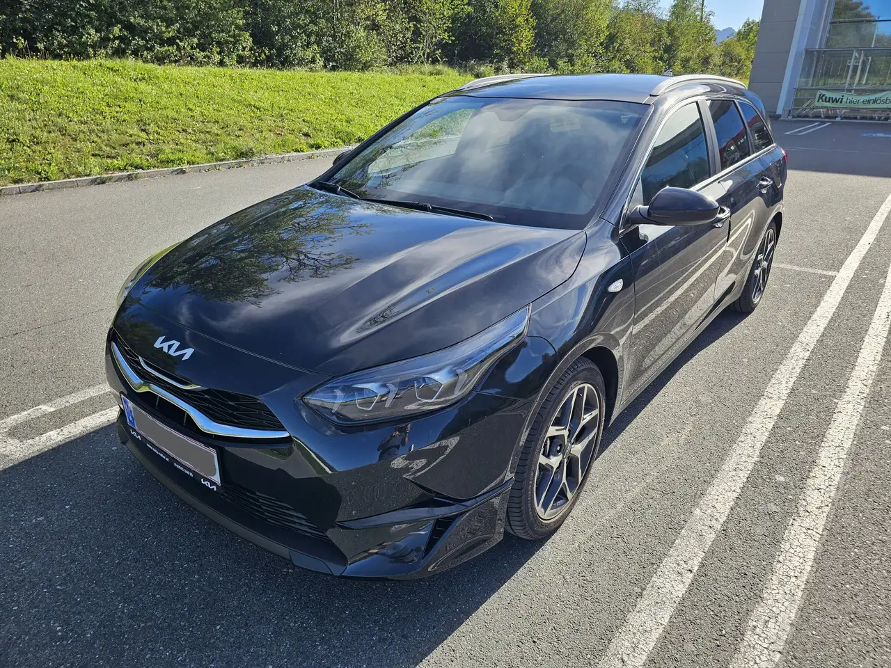 Kia Ceed SW / cee'd SW ceed SW 1,5 TGDI Silber Silber — photo 1 of 31