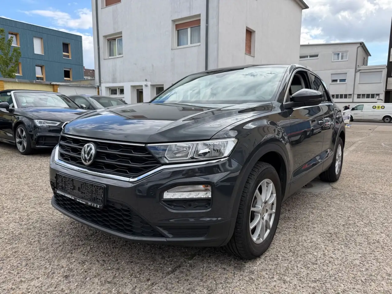 Volkswagen T-Roc /ACC/TÜV NEU/ — photo 1 of 20